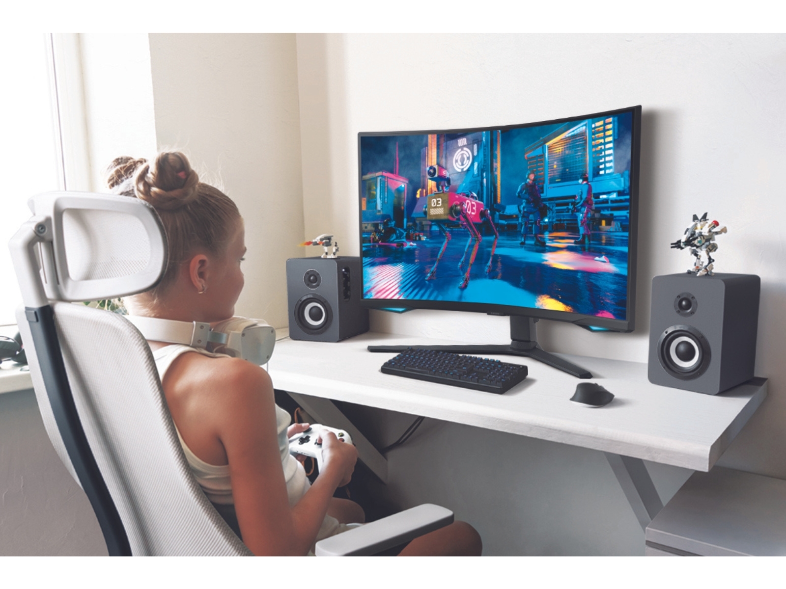 SamsungUS/home/computing/monitors/gaming/11302022/10-2022-Odyssey-NeoG7-lifestyle2-1600x1200.jpg
