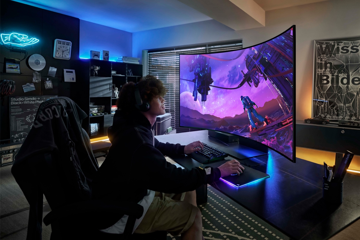 SamsungUS/home/computing/monitors/gaming/ls55cg970nnxgo/gal/2023-Odyssey-Ark-2nd-gen-lifestyle1-1200x800.jpg