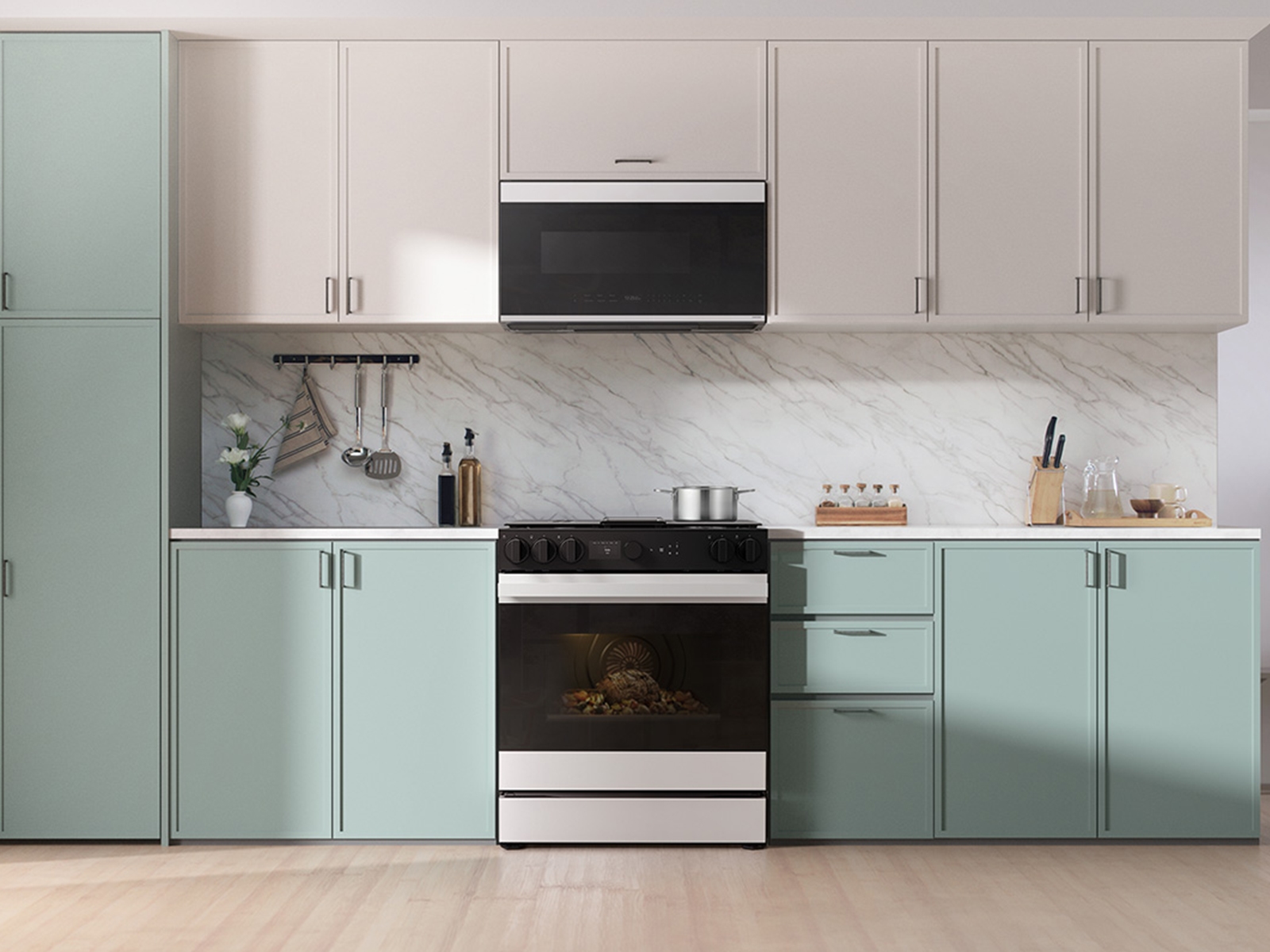 Thumbnail image of Bespoke 6.0 cu. ft. Smart Slide-In Gas Range with Smart Oven Camera & Illuminated Precision Knobs in White Glass