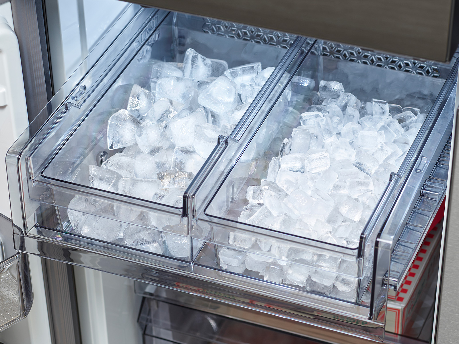 Thumbnail image of Bespoke 4-Door Flex™ Refrigerator (29 cu. ft.) with AI Family Hub™+ and AI Vision Inside™ in Stainless Steel